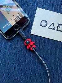 Протектор для защиты от износа, заломов, трещин и разрыва кабеля мобильного телефона, usb (Squid Game)